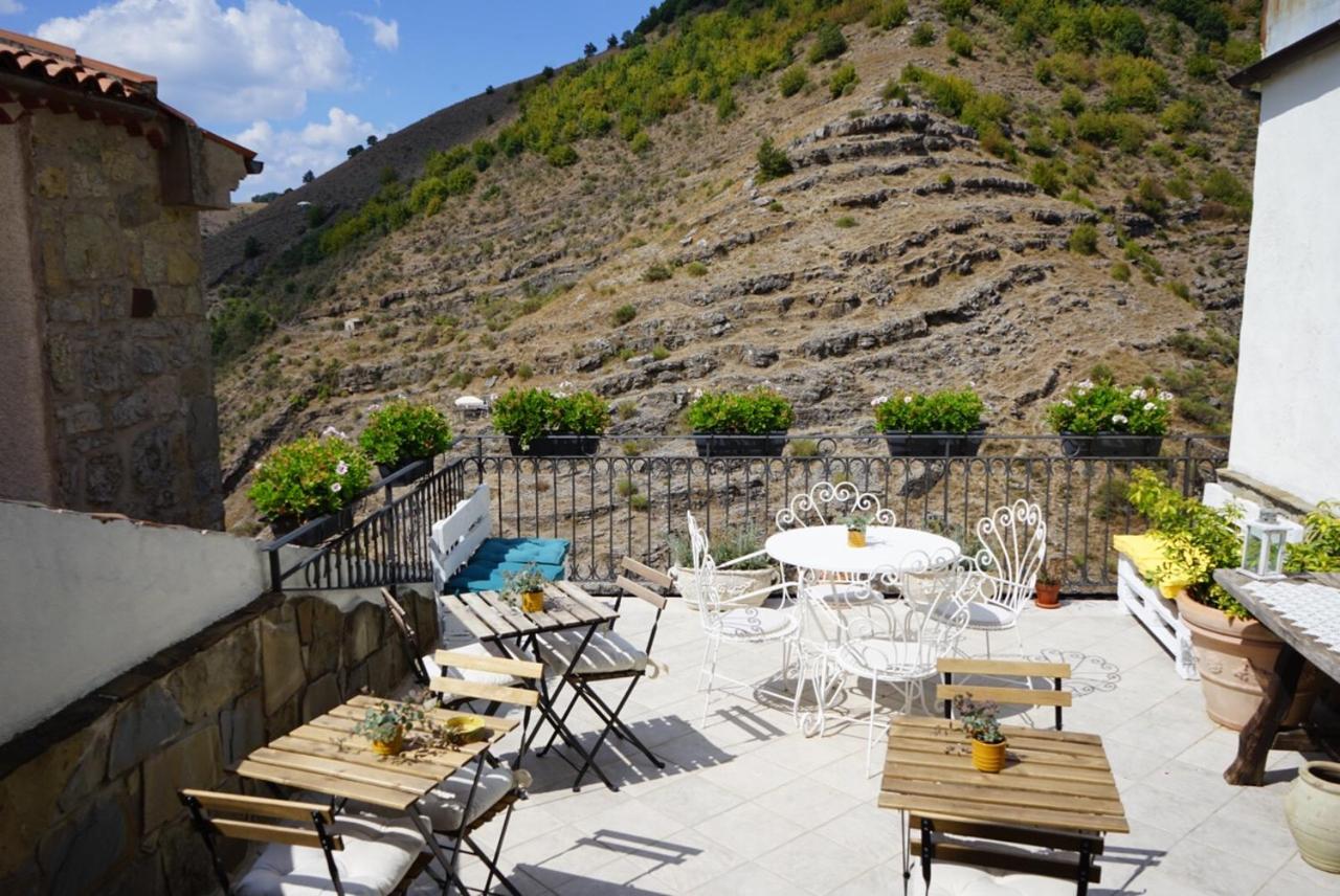 Borgo Manca Suite Sasso di Castalda Exterior foto